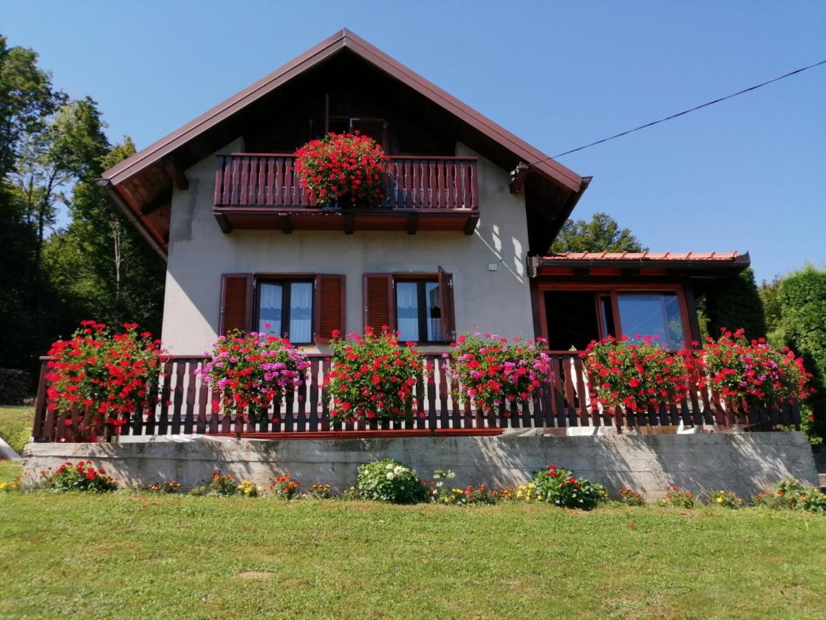Holiday Home Mare Near River Karlovac Exterior foto