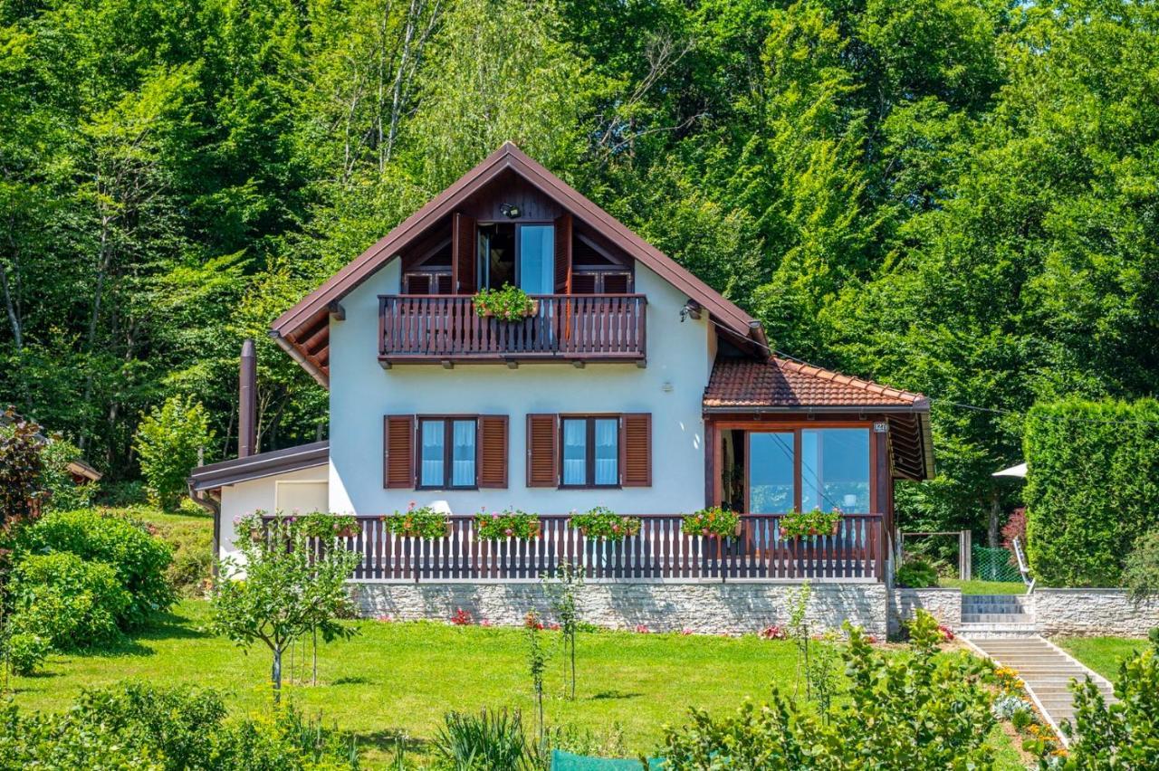 Holiday Home Mare Near River Karlovac Exterior foto
