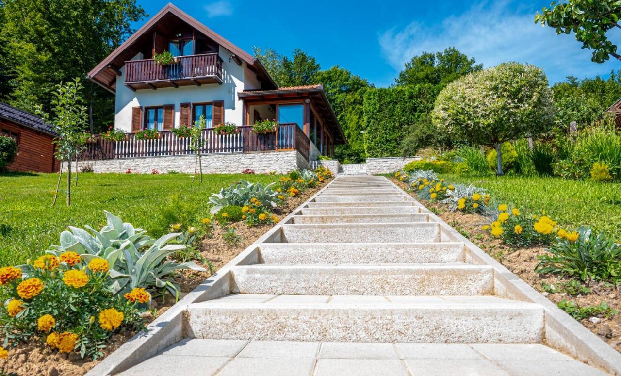 Holiday Home Mare Near River Karlovac Exterior foto
